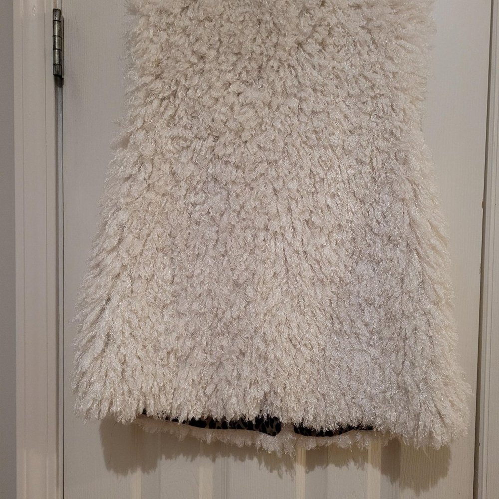 Betsey Johnson Cream Faux Fur Vest with Leopard Print Lining - Picture 4 of 5